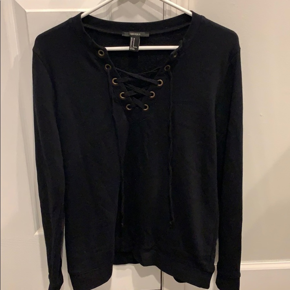 Crisscrossing sweatshirt